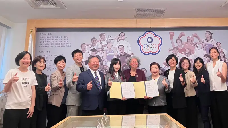 ▲為推動運動領域的性別平等與國際合作，立法院女子運動外交促進會於今（15）日在中華奧會舉行「2014布萊頓暨赫爾辛基女性與運動宣言」簽署儀式。（圖／中華奧會提供）