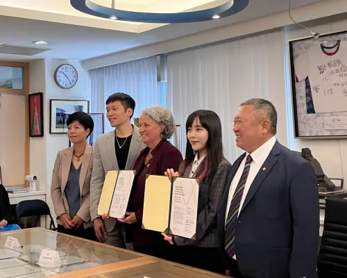 ▲本次簽署儀式由立法院女子運動外交促進會會長黃捷委員代表完成簽署，由運動部部長李洋、中華奧會主席林鴻道及外交部無任所大使暨中華奧會性平委員會副主委劉柏君共同擔任見證人。（圖／中華奧會提供）