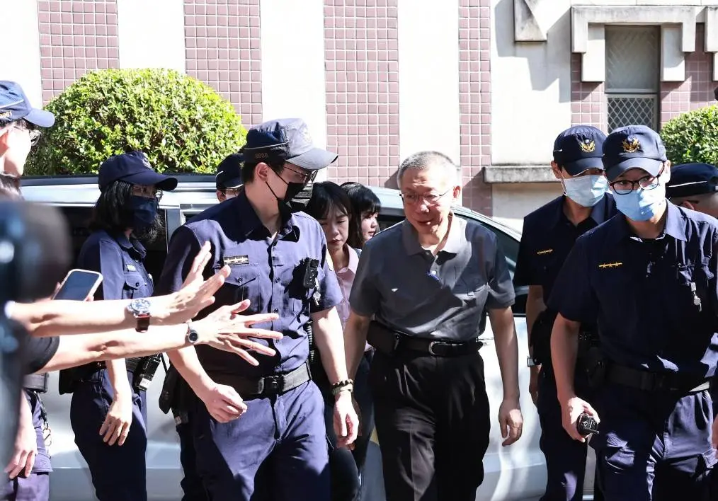 ▲柯文哲不滿檢察官禁止他接觸所有證人，當庭怒斥惡劣，立刻遭到法官制止。（圖／記者吳翊緁攝）