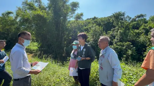 ▲立法委員陳亭妃今（15）邀集農業部農田水利署、財政部國有財產署、台南市政府水利局、農業局、吳通龍議員及二鎮里里長陳麒麟會勘。（圖／陳亭妃提供）