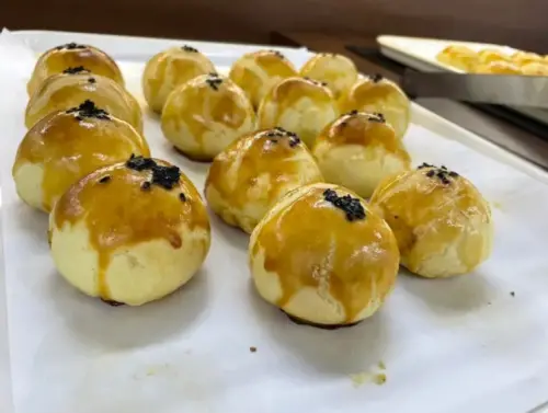 ▲蛋黃酥。（圖/記者張嘉哲攝）