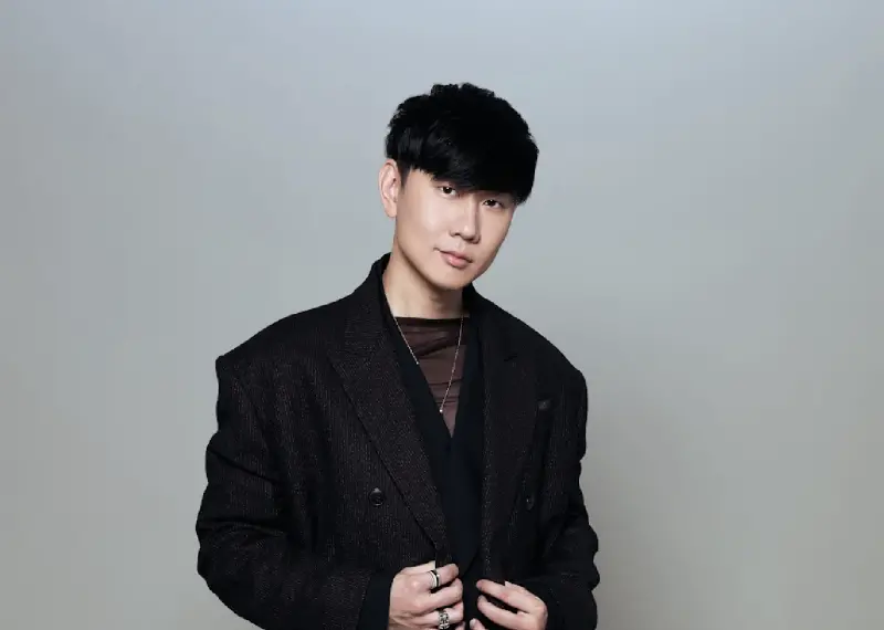 林俊傑認愛小21歲七七！前任讚他把女生捧在手心　被分手也無怨言