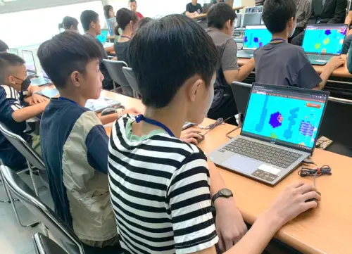 ▲海洋委員會舉辦海洋素養教育學習電競賽活動，參賽學員答題的情形。(圖／海洋委員會提供)