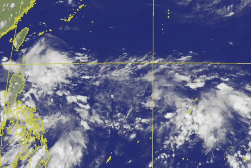 ▲目前台灣附近有兩個熱帶擾動，菲律賓東方的系統本週會替台灣帶來水氣，更東邊的系統下週則有機會增強為颱風。（圖／中央氣象署cwa.gov.tw）