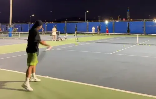 ▲周杰倫最近狂打網球，日前還跟台灣24歲台灣「球王」曾俊欣對打。（圖／IG@jaychou）