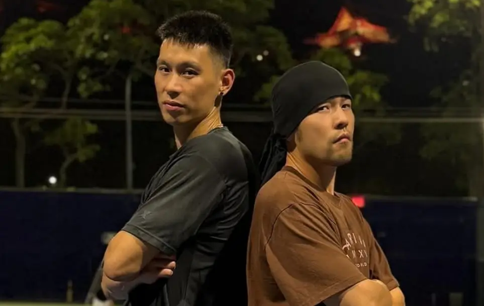 ▲亞洲天王周杰倫今（15）日曬出自己與林書豪組成網球雙打的帥氣合照。（圖／IG@jaychou）