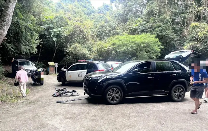 ▲雪霸國家公園雪見遊憩區發生死亡事故，1輛休旅車行經司馬限林道路口，疑因會車時沒注意，撞上騎自行車停在路口旁邊休息的陳姓男子。（圖／警方提供）