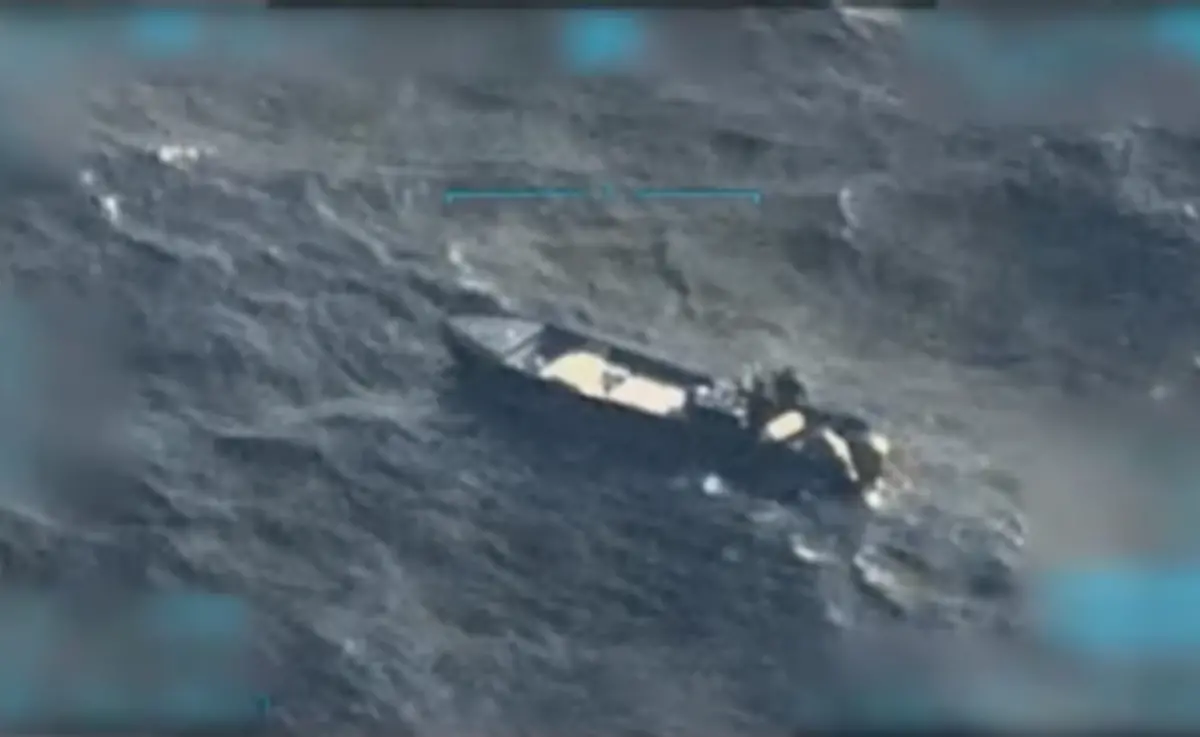 ▲美國總統川普宣稱，美軍15日已按照他的命令，在國際水域針對一艘駛往美國的委內瑞拉販毒集團船隻，實施軍事打擊，造成3名「恐怖分子」死亡。（圖／擷取自川普Truth Social影片）