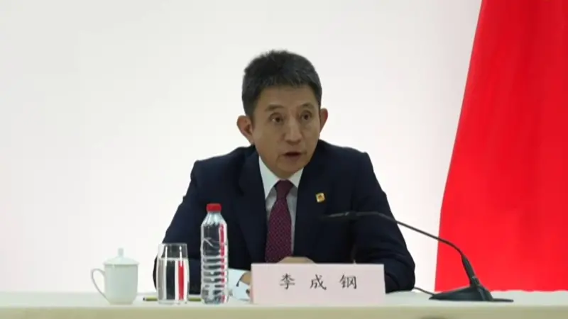 ▲中國國際貿易談判代表兼商務部副部長李成鋼重申，中國絕不會以犧牲原則立場、企業利益和國際公平正義為代價，尋求達成任何協議。（圖／翻攝自新華社）