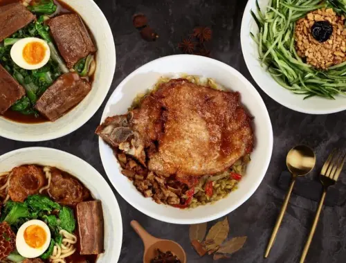 淡江大橋今合龍！來淡水必吃黑殿排骨飯　豬排厚又香、白飯必吃光
