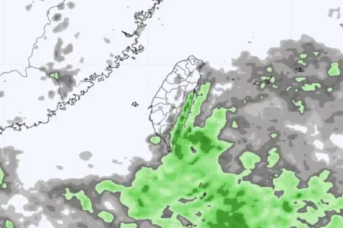▲今天南方大低壓帶開始有水氣北上，台灣各地雲量增多，降雨也會逐漸變明顯。（圖／天氣風險 WeatherRisk 臉書）