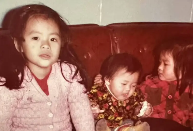 ▲小S（中）入圍金鐘獎想打給大S（右）分享喜訊，小S和大S還有一個大姊（左），當年沒有以三姊妹出道，是因爲她不喜歡出名，想當路人。（圖／翻攝自小S IG@elephantdee）