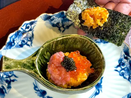 ▲「海膽丼／鮪魚／鮭魚卵／魚子醬」十分美味。（圖／記者蕭涵云攝）