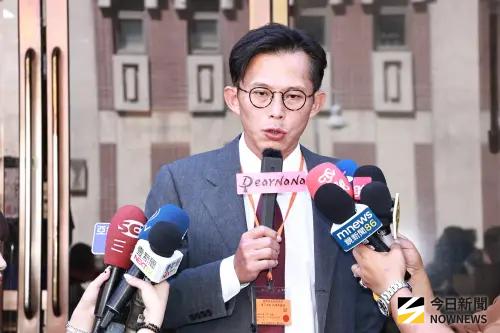 徐國勇、黃國昌「戰力分析」！律師秀1圖秒酸爆：他比較丟臉
