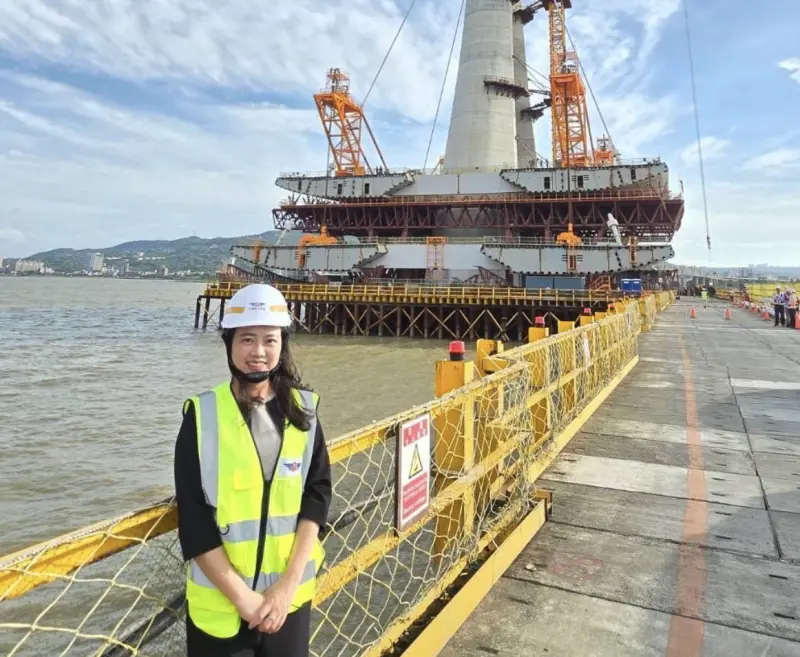 ▲淡江大橋終於在今（16）日上午合龍，促成這座橋樑的背後功臣就是時任民進黨立委的呂孫綾。（圖／翻攝自呂孫綾臉書）