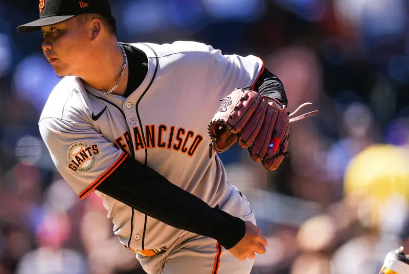 ▲鄧愷威主投4局飆出5K無責失，兩度三振「卡仔」卡洛爾，最終投4局退場無關勝敗。（圖／美聯社／達志影像）