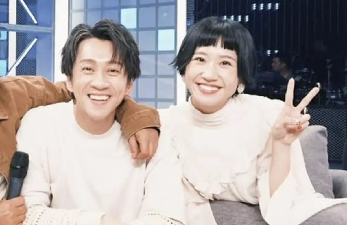 ▲陳漢典（左）和Lulu（右）夫妻檔與吳宗憲入圍金鐘綜藝節目主持人獎，他今發文寫下「你們就是我的獎了」，不過這次吳宗憲在照片中不是C位，反而是他和Lulu並肩而坐，低調放閃。（圖／翻攝自IG@originalpoping）