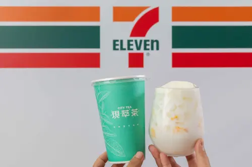 ▲7-11打造24小時冰菓室，與晶華酒店「晶華軒」主廚團隊共同開發「CITY TEA杏仁豆腐冰沙」