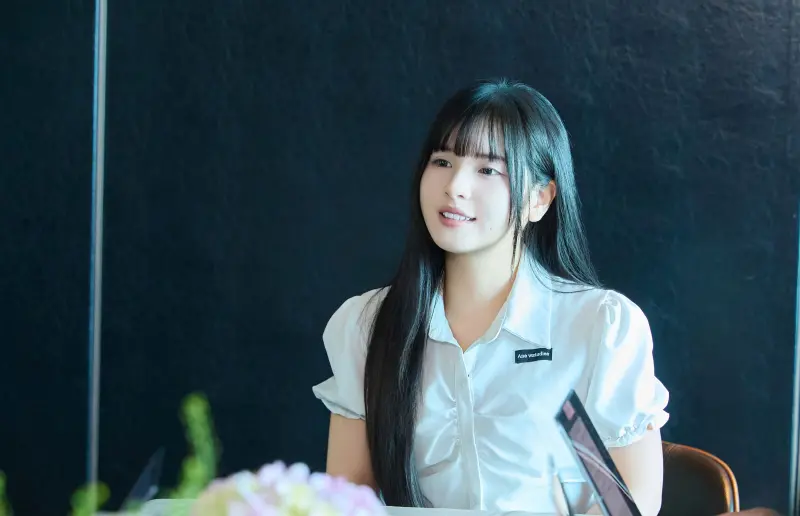 ▲俐蓁（如圖）上個月因失言喊范姜彥豐為一日男友而遭炎上，沈澱1個月後她今（16）日出席記者會時表示，她已理解謹言慎行的重要性，如有需要，她願意跟粿粿道歉。（圖／XG娛樂提供）