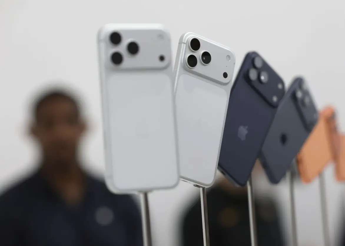 ▲iPhone 17全款新機明（19）日即將開賣，不少人都相當期待換到新手機，然而還在觀望iPhone Air的你，是不是擔心續航力不夠呢？（圖／傑昇通信提供）