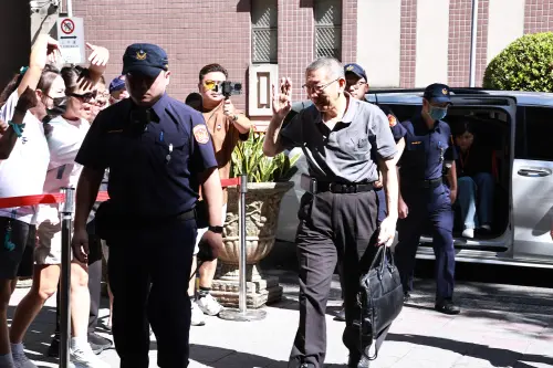 柯文哲才是木可老闆？李文宗否認：他只要我處理1款超難看衣服
