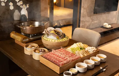 ▲蘊泉庄也有泡湯專案，3.5小時泡湯搭配雙人份小蘊補海陸火鍋，專案價 4,599元起。（圖／蘊泉庄提供）