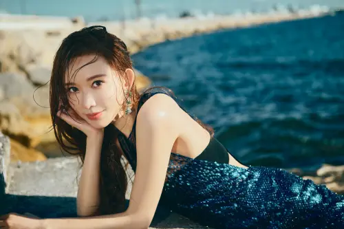 ▲50歲林志玲化身性感美人魚！慈善年曆暖心主題曝：知足珍惜所擁有。（圖／志玲姊姊慈善基金會提供）