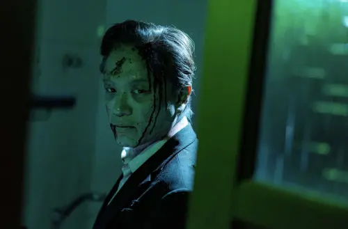 ▲張翰在《詭鄉》的恐怖妝容，曾嚇到路過民眾。（圖／一群獨角鯨娛樂提供）