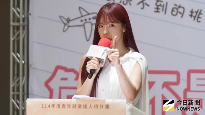 ▲李多慧12日在東華大學完成全中文演講，她向《NOWNEWS今日新聞》記者透露自己準備很久，本來在前往花蓮路上想繼續衝刺，未料卻不敵瞌睡蟲，不過最終也靠著充分的準備完成30分鐘演講，贏得現場滿堂喝彩。（圖／讀者提供）