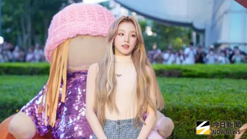 ▲韓國大勢女團i-dle成員宋雨琦日前才來台快閃，今（16）日驚喜宣布推出首張單曲《Motivation》，收錄3首作品並親自參與創作，此次也是她時隔1年5個月再度回歸推出作品。（圖／記者張一笙攝）