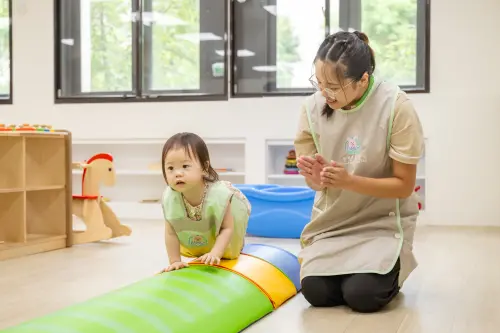▲「全家托嬰中心」收托對象以「全家」員工子女及孫子女優先，並以「省力、省錢、省心」三大亮點。（圖／全家提供）