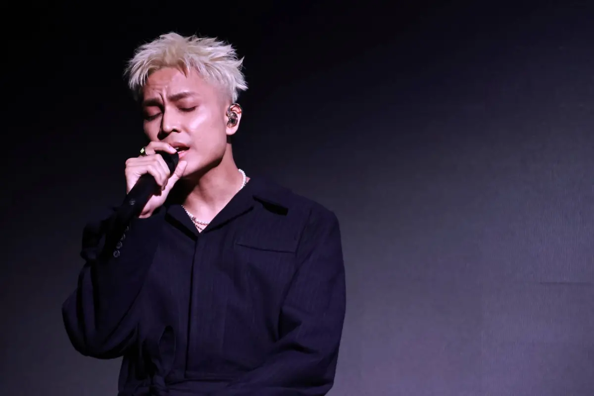 ▲馬來西亞歌手菲道爾（如圖）歌曲〈在迦納共和國離婚〉人氣爆棚，點閱破4500萬，今（16）日在新專輯《六一九》記者會上，他坦言目前單身，與前女友大穎只是朋友關係。（圖／記者吳翊緁攝影）