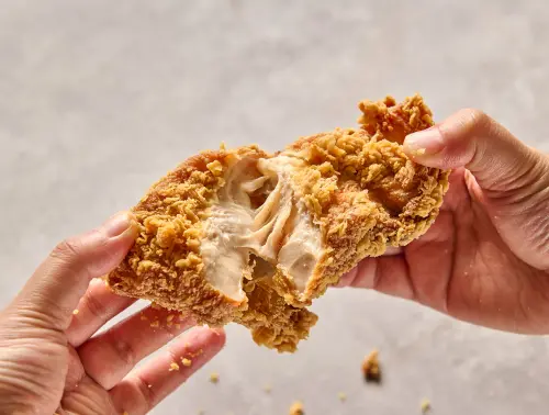 ▲三商炸雞「檸檬炸雞」3塊100元！每塊33元「比買一送一便宜」。（圖／三商餐飲提供）