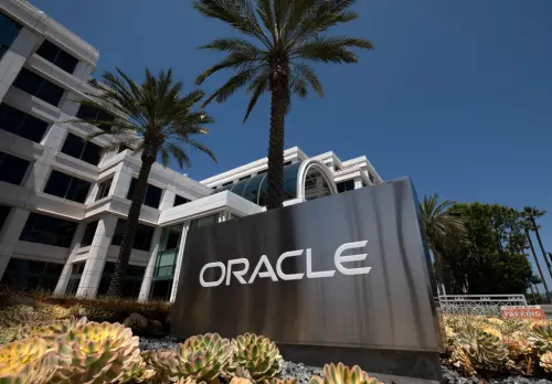 Meta傳洽談向甲骨文採購200億美元雲端算力　搶AI運算資源
