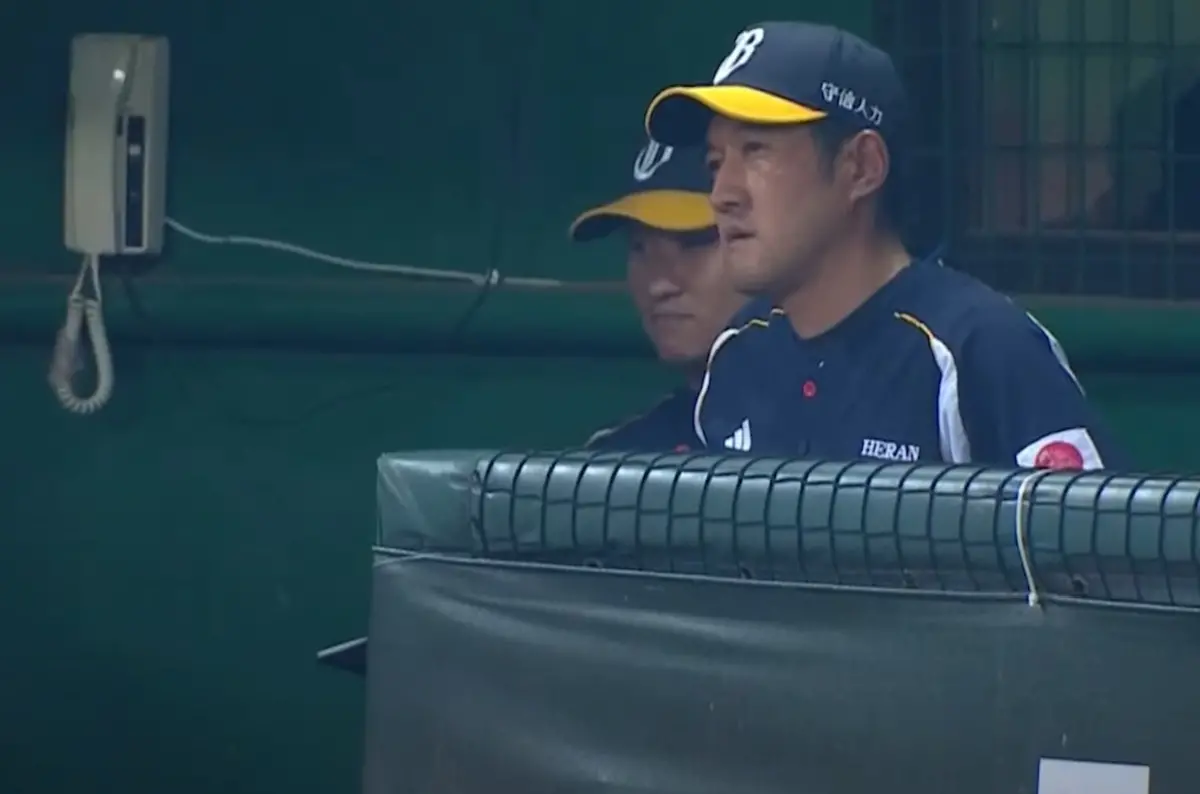 ▲中信兄弟內野5人互看，讓高飛必死球落地成為內野安打，這次守備上的驚險烏龍，也讓總教練平野惠一無奈低頭，成為比賽的插曲。（圖／翻攝自CPBL TV）