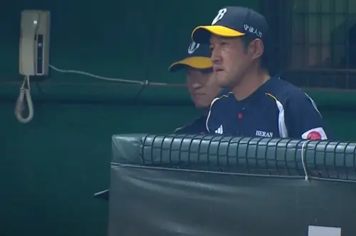 影／中信兄弟內野高飛球鬧劇！5人互看讓球落地　平野惠一看傻眼
