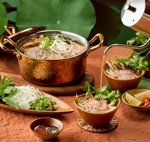 ▲越南河粉之所以好吃，靈魂在於「湯底」。（圖／典華提供）