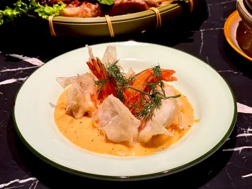 ▲「米紙雲朵蝦」320元，好吃又好看。（圖／記者蕭涵云攝）