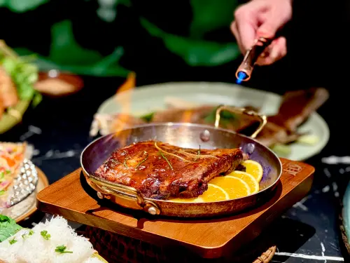 ▲「橙香咖啡燒肋排」580元。（圖／記者蕭涵云攝）