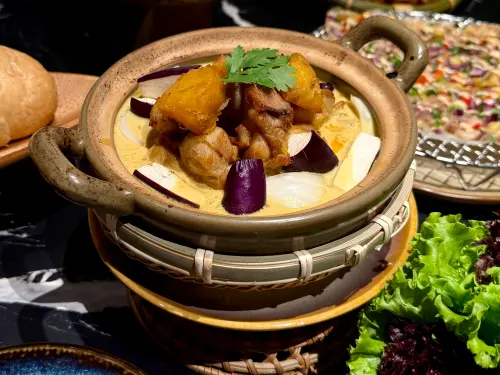 ▲「黃金咖哩雞」380元。（圖／記者蕭涵云攝）