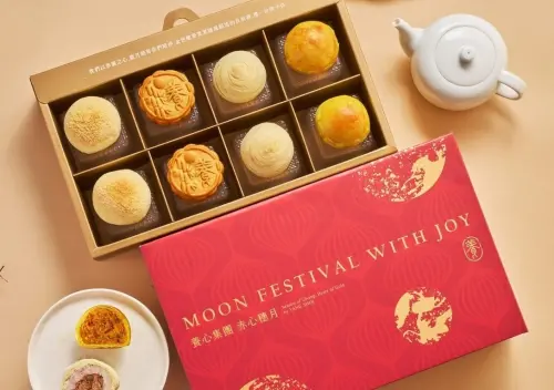 ▲養心集團今年以全素、蛋奶素推出兩款禮盒。（圖／養心茶樓提供）