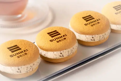 ▲「One兔Three」雪芙蕾禮盒今年推出全新「琥珀生乳雙餡」口味。（圖／BAC提供）