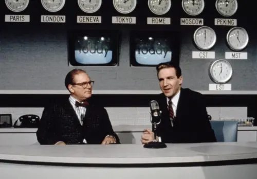 ▲勞勃瑞福執導的《益智遊戲》從美國真實發生的益智節目作弊事件，反思人性與媒體運作的本質，曾經大獲影評人讚譽。（圖／摘自IMDb）