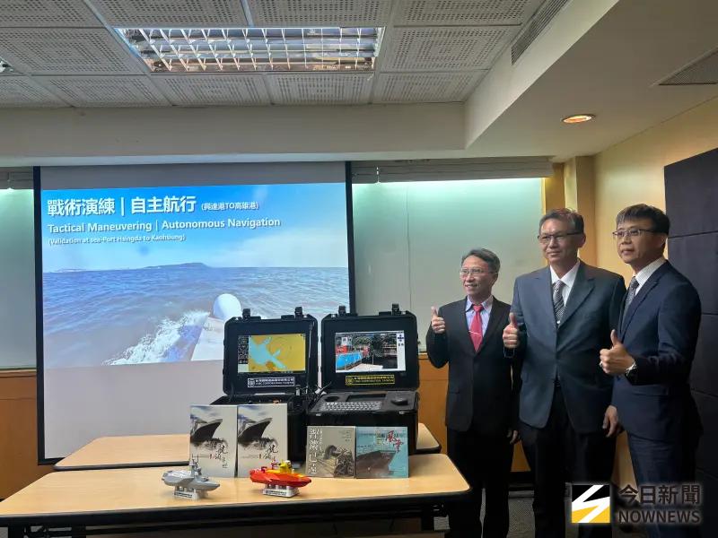 ▲由右至左分別為台船總經理蔡坤宗、董事長陳政宏、副總經理周志明。（圖／記者李青縈攝）