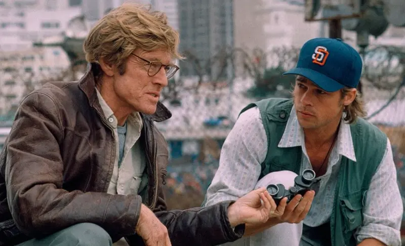 ▲勞勃瑞福（左）年輕時比布萊德彼特（右）還帥，2代金童曾一起合拍電影《間諜遊戲》，戲裡的師徒互動讓無數影迷印象深刻。（圖／翻攝自IMDb）