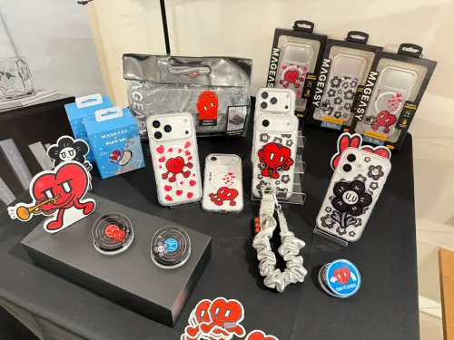 ▲德誼數位iPhone 17配件。（圖／記者周淑萍攝）