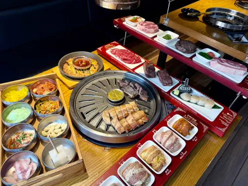 ▲八色烤肉全新全新8種套餐組合亮相。（圖／記者蕭涵云攝）