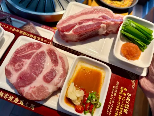 ▲八色烤肉歡慶十週年，菜單肉品升級了。（圖／記者蕭涵云攝）