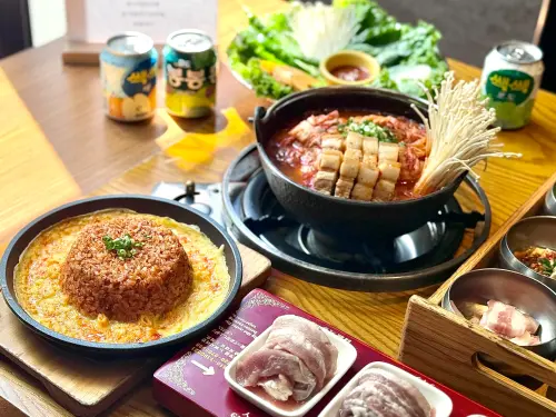 ▲套餐內拌飯、海鮮鍋都有，飽足感很夠。（圖／記者蕭涵云攝）