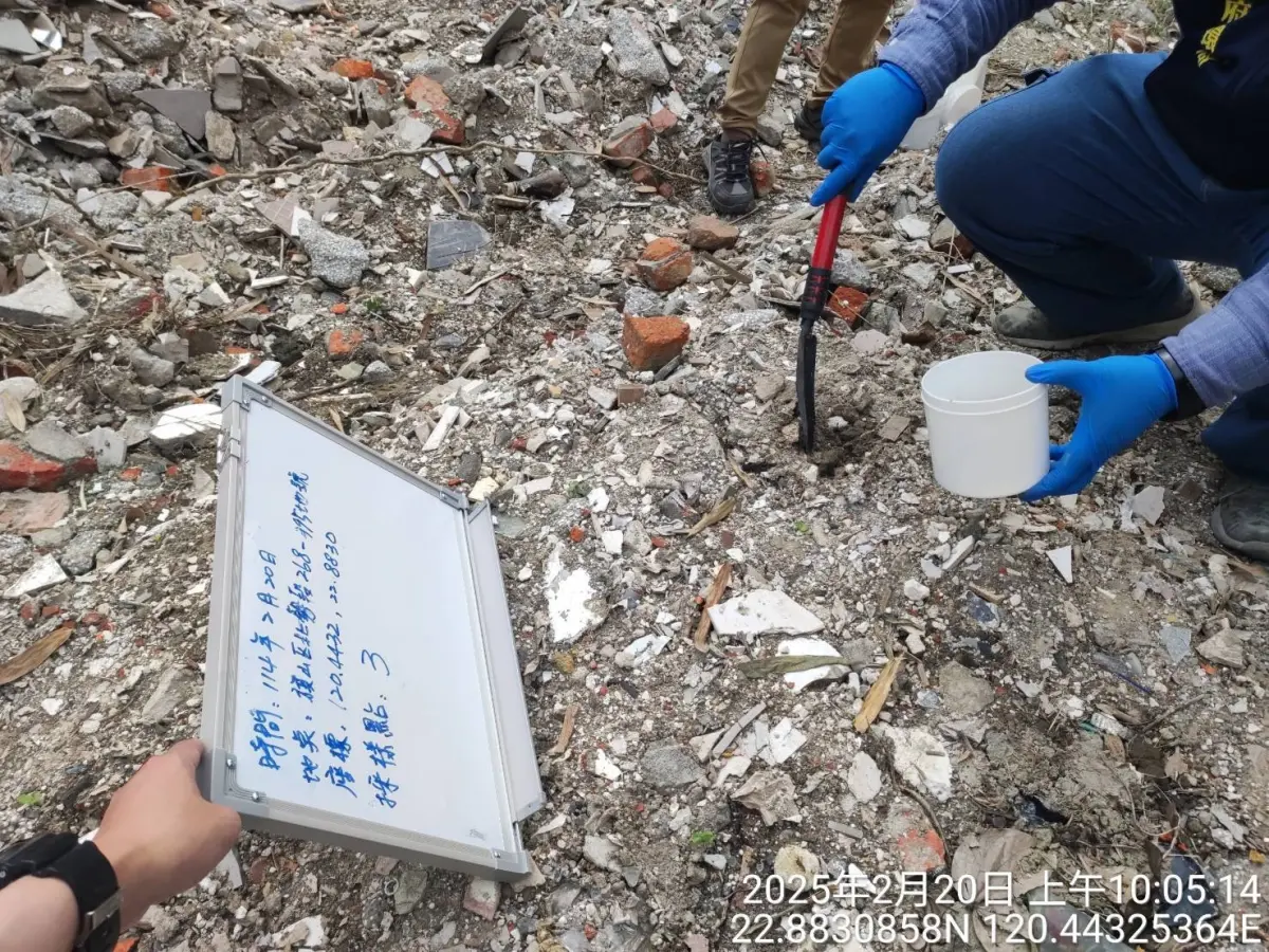 ▲馬頭山2月今年月遭不肖業者偷倒上千公噸的有害事業廢棄物，預計將在９月21日前清除。（圖／高市府提供）